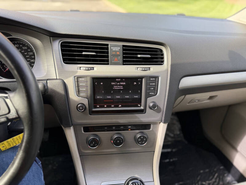 2016 Volkswagen Golf TSI S