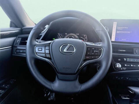 2025 Lexus ES 300h F SPORT Design