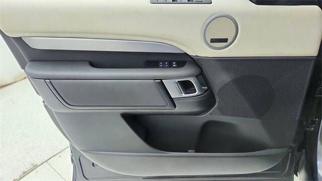 2024 Land Rover Discovery P300 Dynamic SE