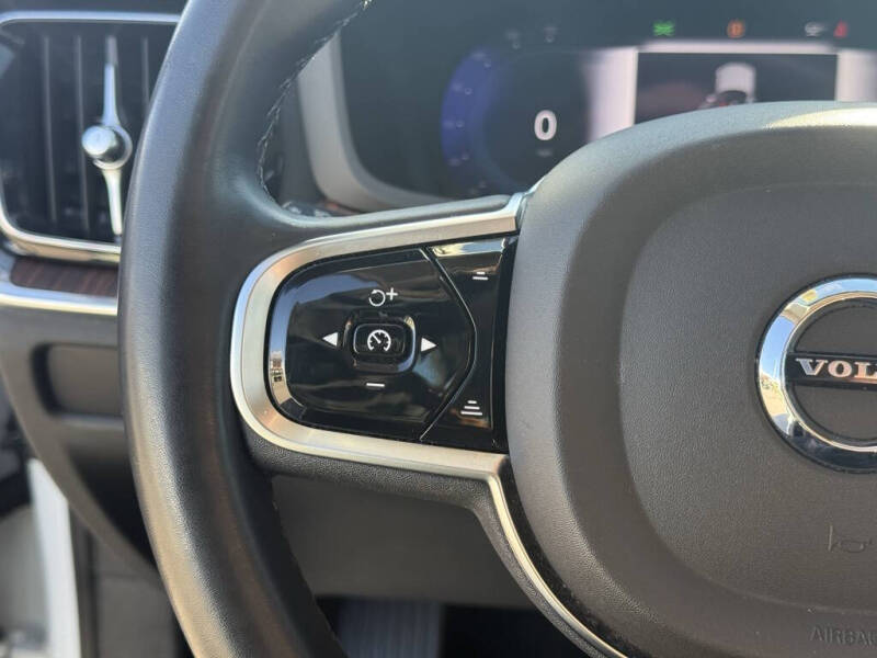 2024 Volvo S60 B5 Plus Dark Theme