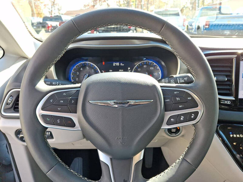 2024 Chrysler Pacifica Touring L