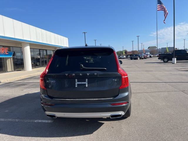2021 Volvo XC90 T6 Momentum 7-Passenger