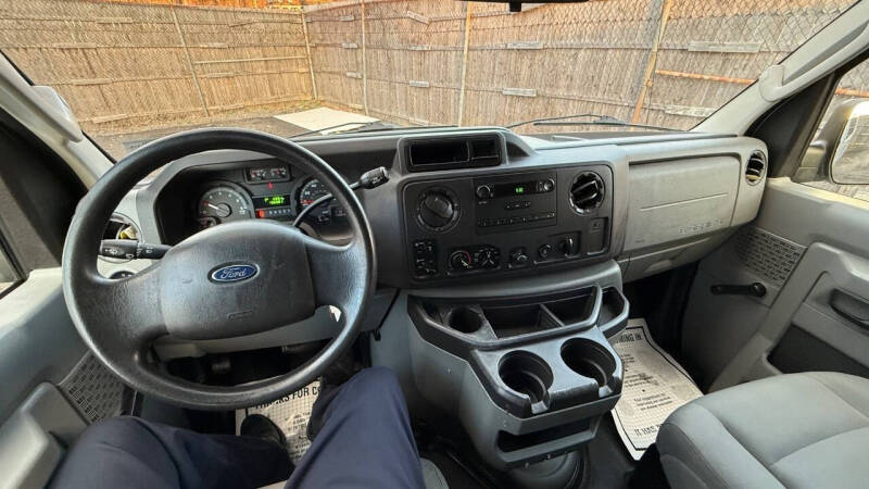 2011 Ford E-Series E-350 SD XL