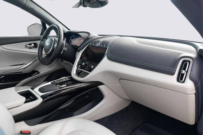 2023 Aston Martin DBX