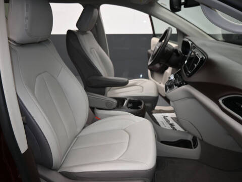 2020 Chrysler Voyager LXi