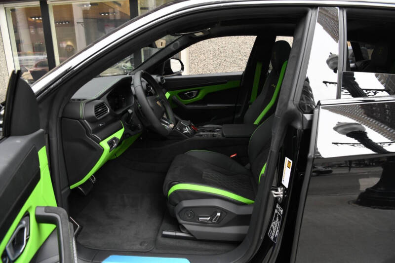 2024 Lamborghini Urus S