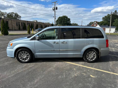 2013 Chrysler Town and Country Touring-L