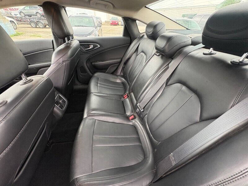 2016 Chrysler 200 C