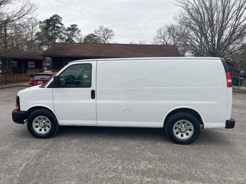 2014 Chevrolet Express for sale at Victory Motor Company in Conroe TX