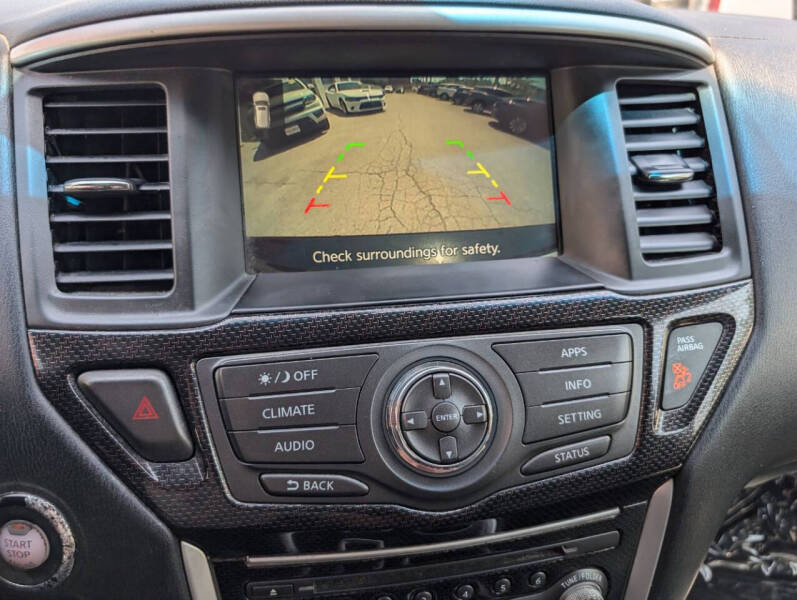 2020 Nissan Pathfinder SV