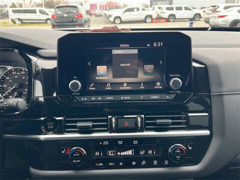 2025 Nissan Pathfinder SV