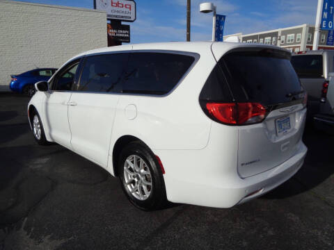 2017 Chrysler Pacifica LX