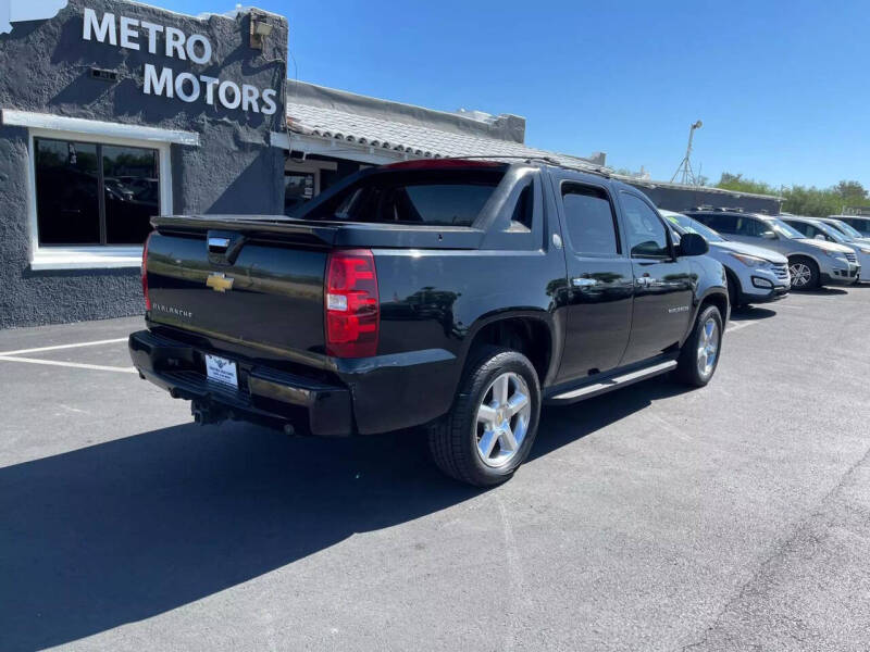 2013 Chevrolet Avalanche LS Black Diamond