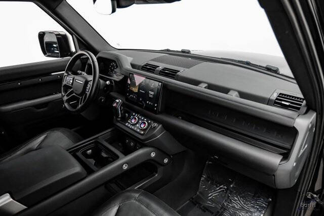 2024 Land Rover Defender 130 P400 X-Dynamic SE