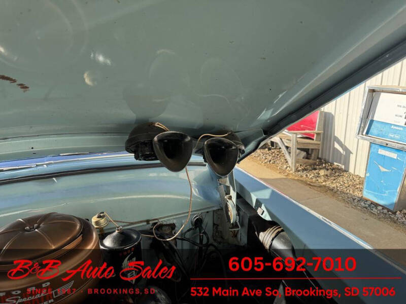 1952 Ford Crestline