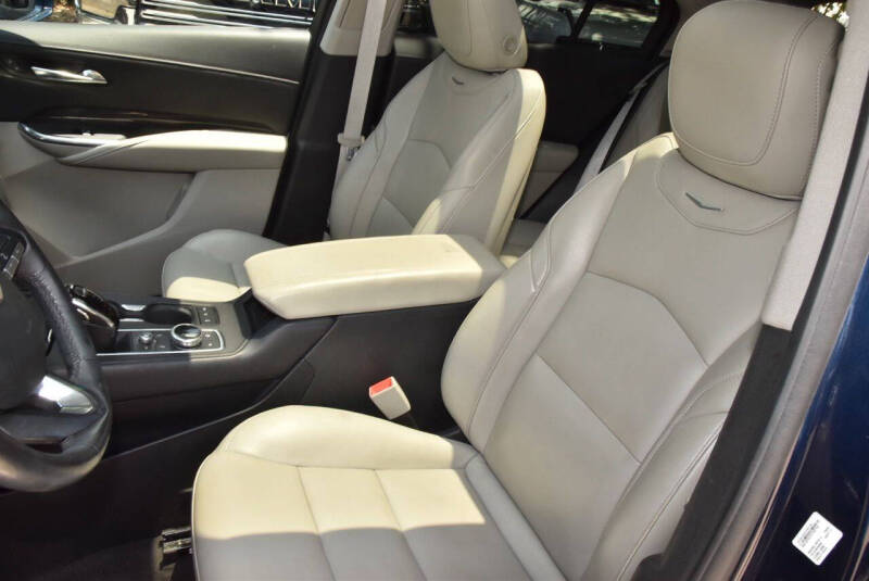 2020 Cadillac XT4 Premium Luxury