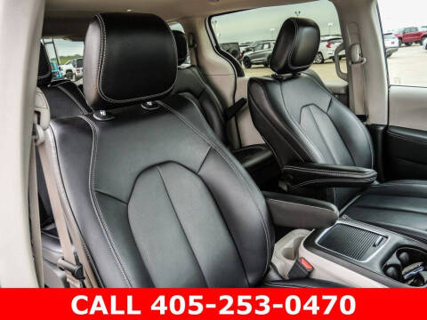 2024 Chrysler Pacifica Plug-In Hybrid Select