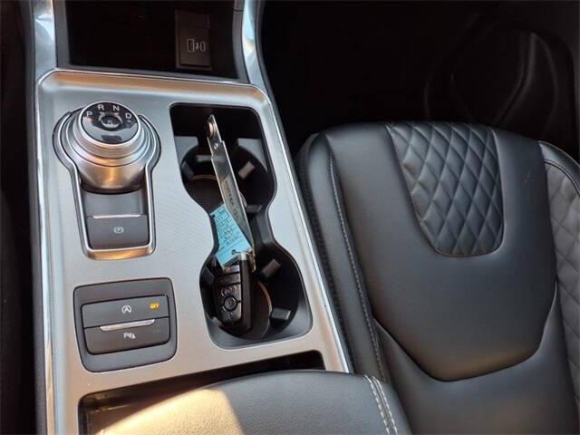 2024 Ford Edge Titanium