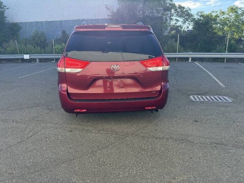 2013 Toyota Sienna LE 7-Passenger Auto Access Seat