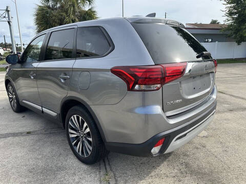 2020 Mitsubishi Outlander SE