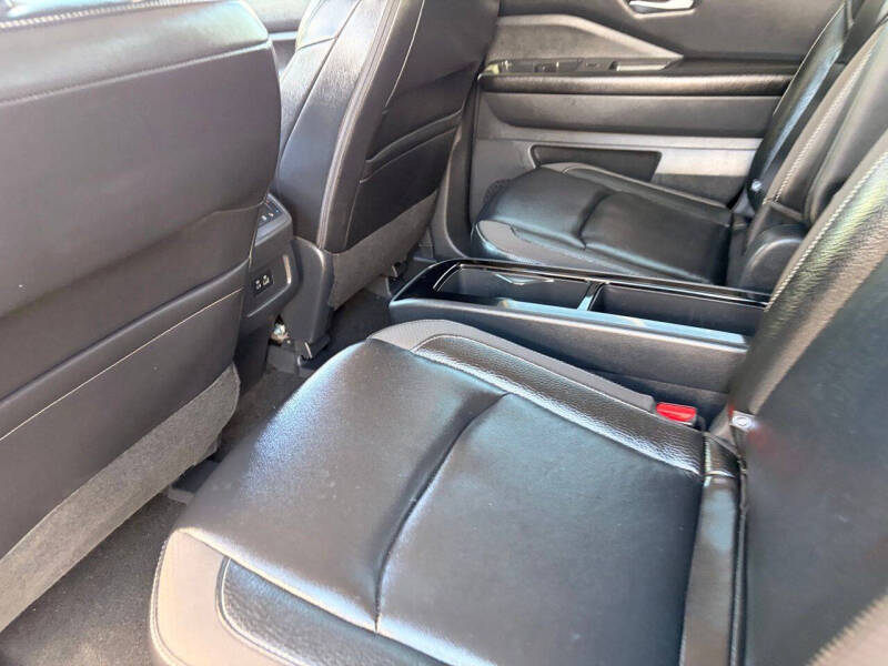 2024 Nissan Pathfinder SL
