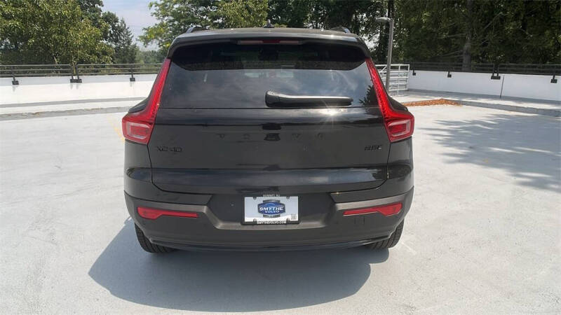 2026 Volvo XC40 B5 Ultra Black Edition