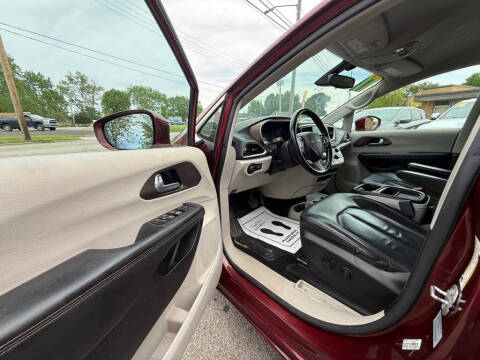 2017 Chrysler Pacifica Touring-L