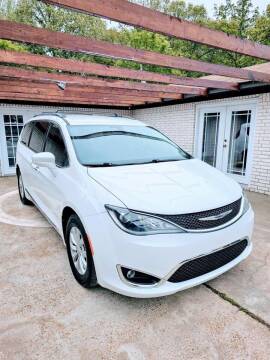 2017 Chrysler Pacifica for sale at Cars and Moore - Arkansas Superstore in Brookland AR