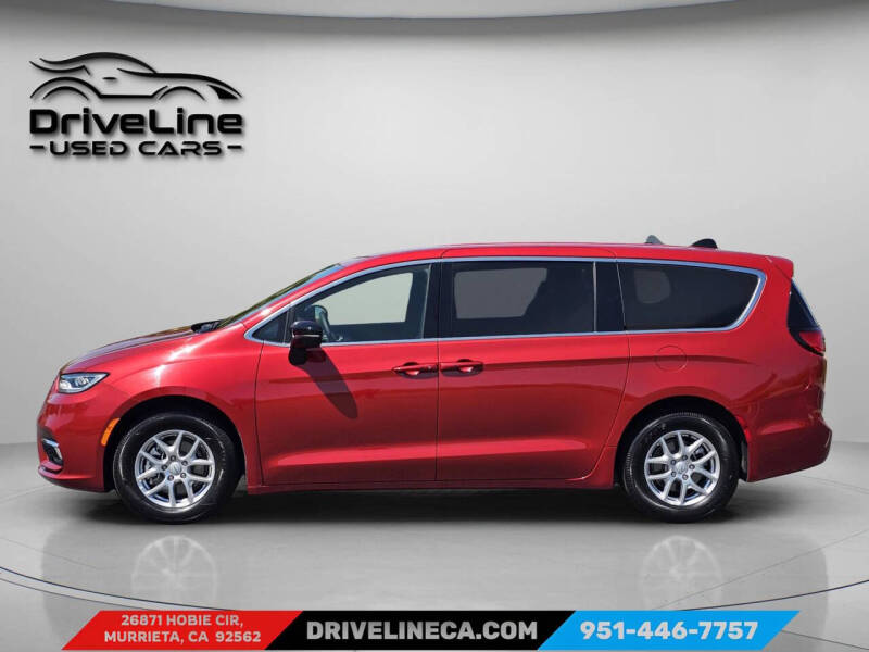 2025 Chrysler Pacifica Select