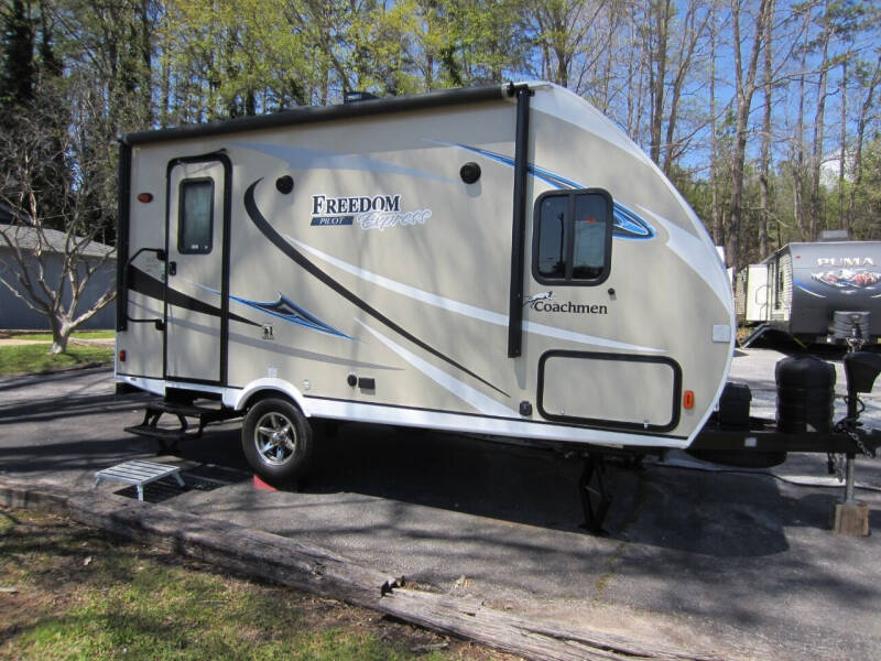 2018 Coachmen by Forest River Freedom Express 19RKS for sale at Easley Camper Sales in Easley SC