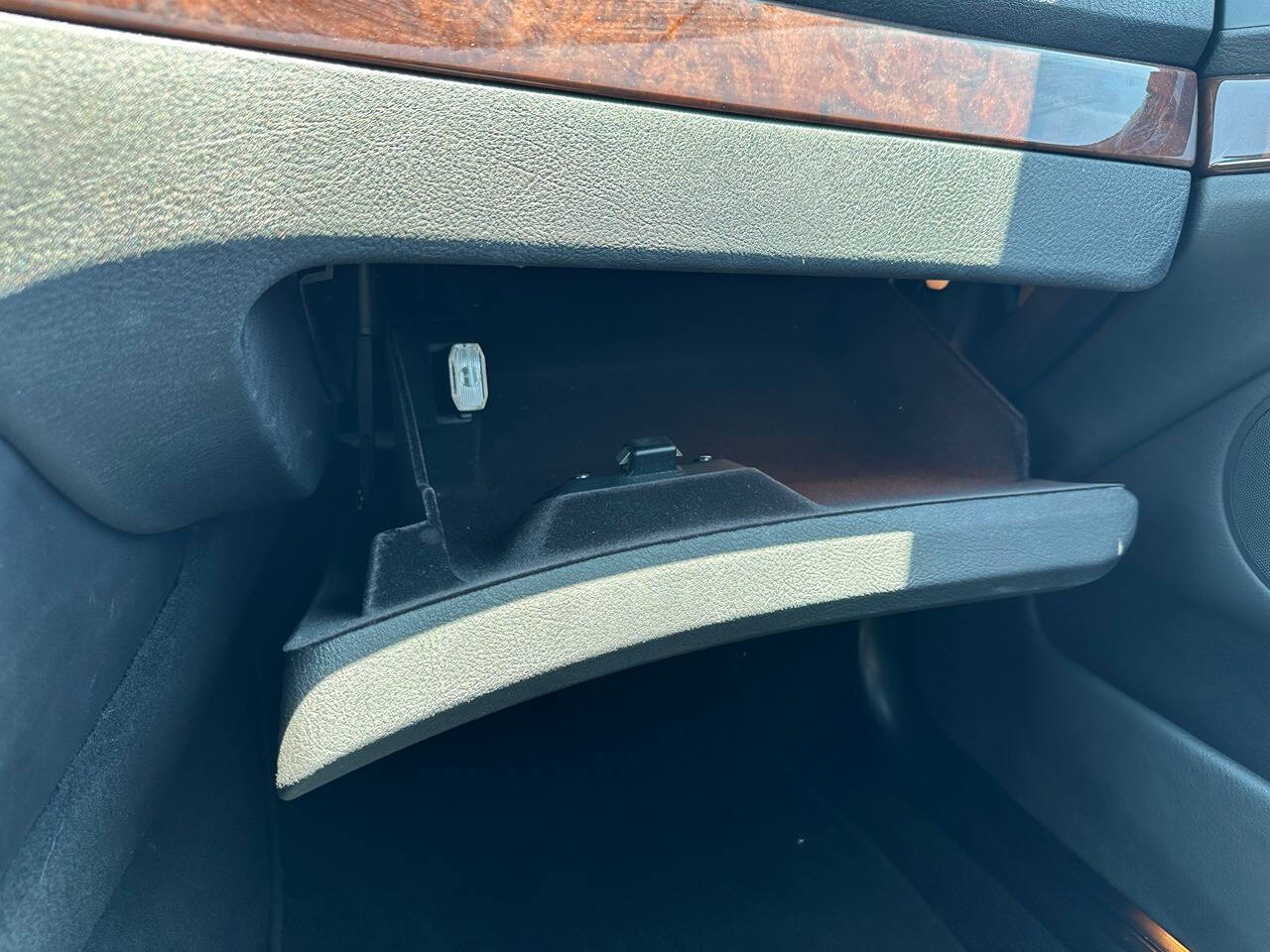 2003 BMW 5 Series 37