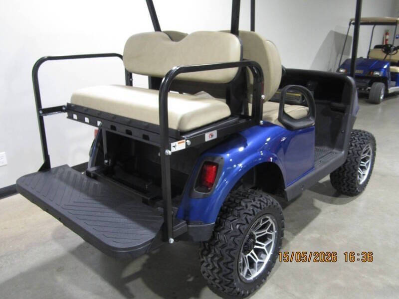 2018 E-Z-GO RXV 4
