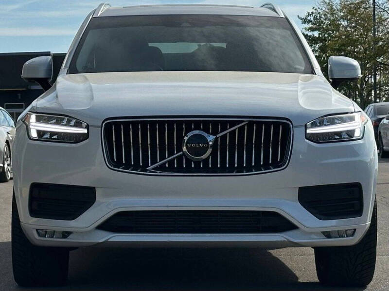 2022 Volvo XC90 T6 Momentum 7-Passenger