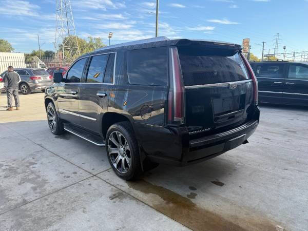 2016 Cadillac Escalade Luxury Collection