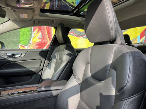 2023 Volvo S60 B5 Ultimate Bright Theme