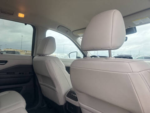 2024 Nissan Pathfinder SL