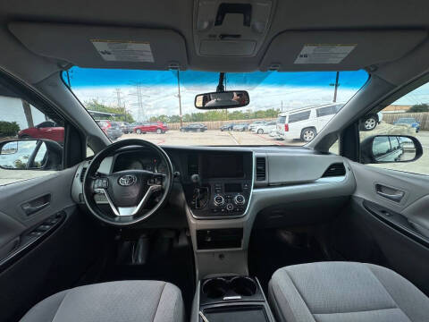 2015 Toyota Sienna LE 8-Passenger