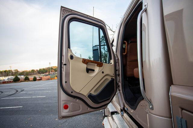 2015 Freightliner M2 106
