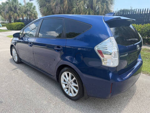 2013 Toyota Prius v Five