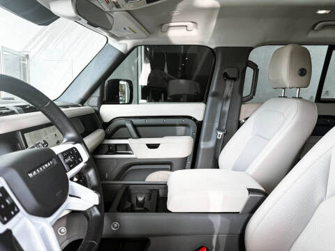 2023 Land Rover Defender 110 SE