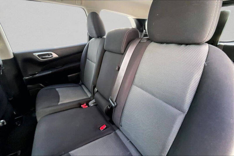2017 Nissan Pathfinder SV