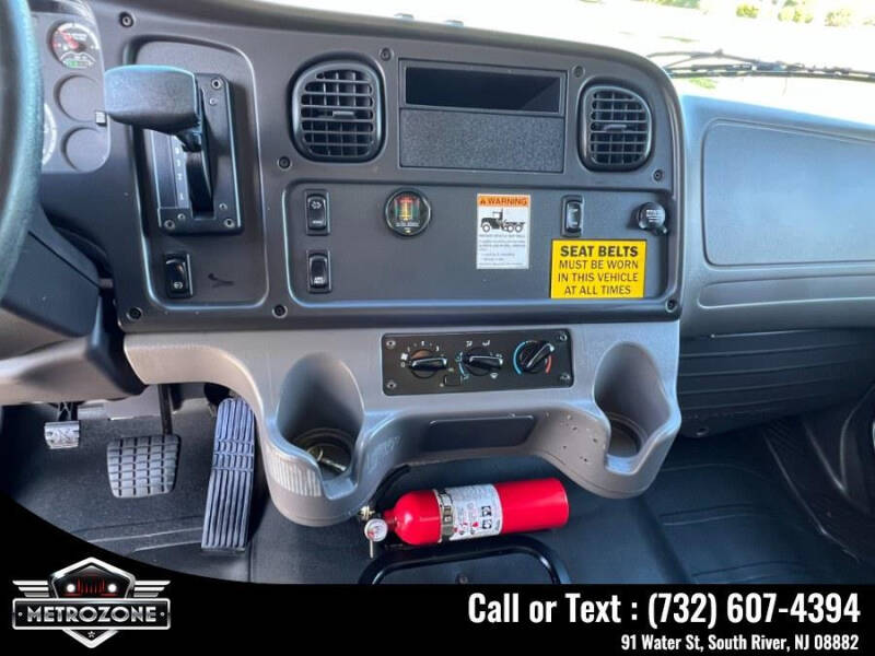 2012 Freightliner M2 106