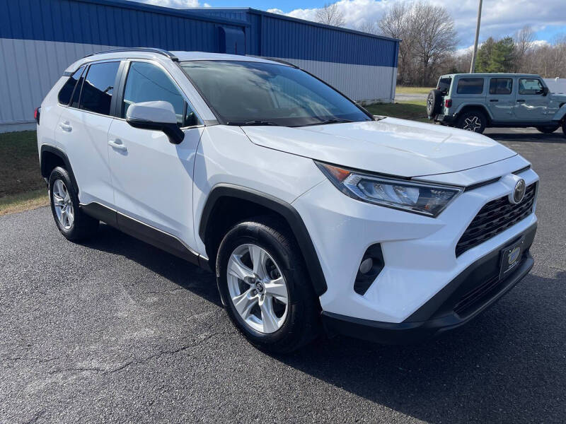2021 Toyota RAV4 XLE photo 3