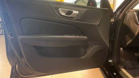 2024 Volvo S60 B5 Core Dark Theme