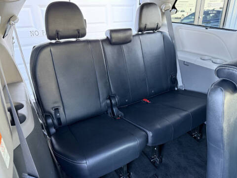 2013 Toyota Sienna SE 8-Passenger