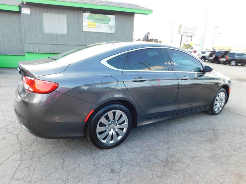 2015 Chrysler 200 LX