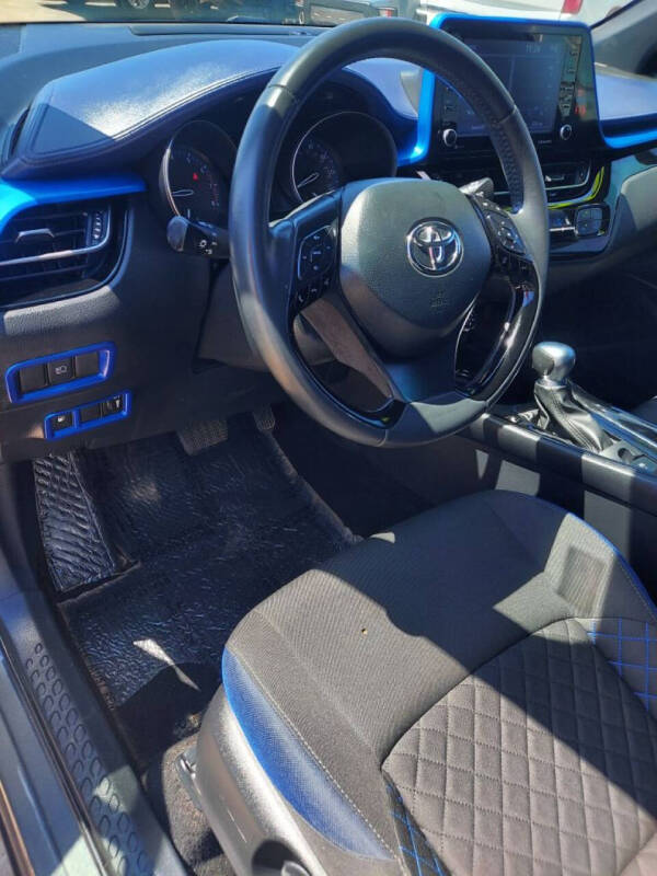 2022 Toyota C-HR XLE