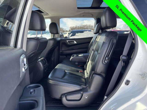 2017 Nissan Pathfinder SL