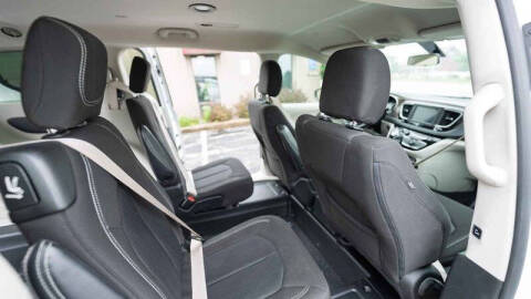 2022 Chrysler Voyager LX