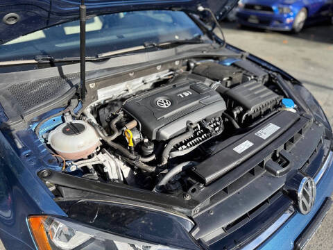 2017 Volkswagen Golf TSI Wolfsburg Edition